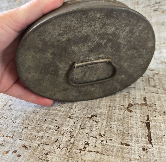 Vintage Tin Mold - Picture 3 of 7